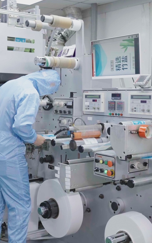 Screen printing + hot stamping techniques
——